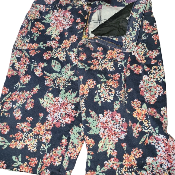 SHORTS Bermuda length Gloria Vanderbilt size 8 "Amanda" - Picture 2 of 5